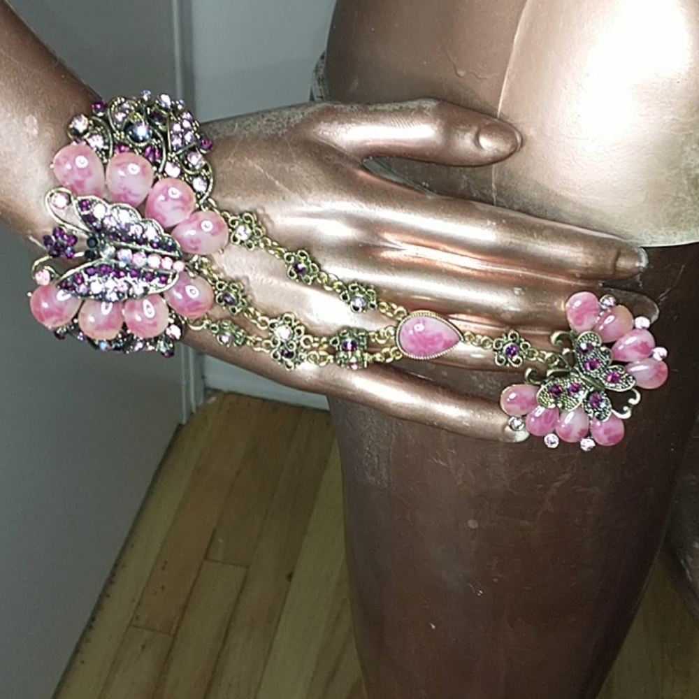 Beautiful rhinestone bracelet and ring attachment - Picture 2 of 4